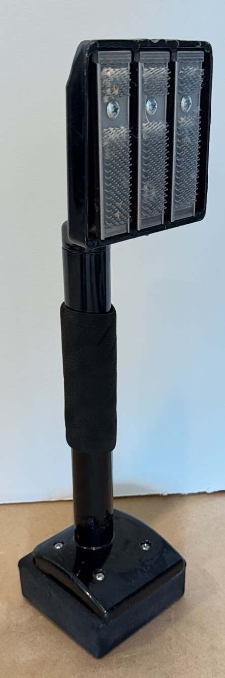 Black Carpet Stretching Kicker with Spike Blades